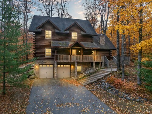Ski-In/Ski-Out Chalet at the Top of The Highlands!
