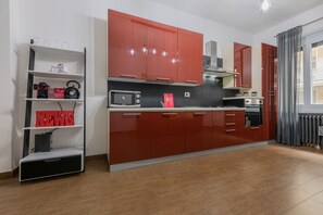 Fridge, microwave, oven, coffee/tea maker