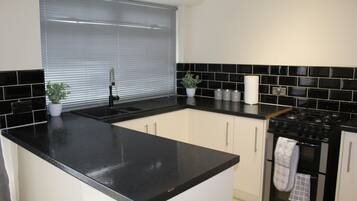 House | Private kitchen | Fridge, microwave, oven, stovetop