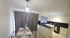 House | Dining - Captivating 3-bed House in Newcastle Upon Tyne (Newcastle-upon-Tyne)