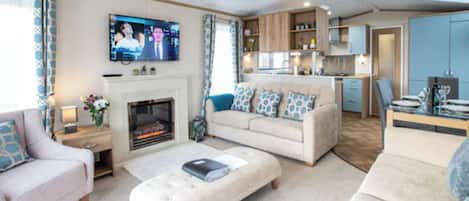 TV, fireplace