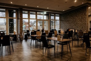Cabin | Dining