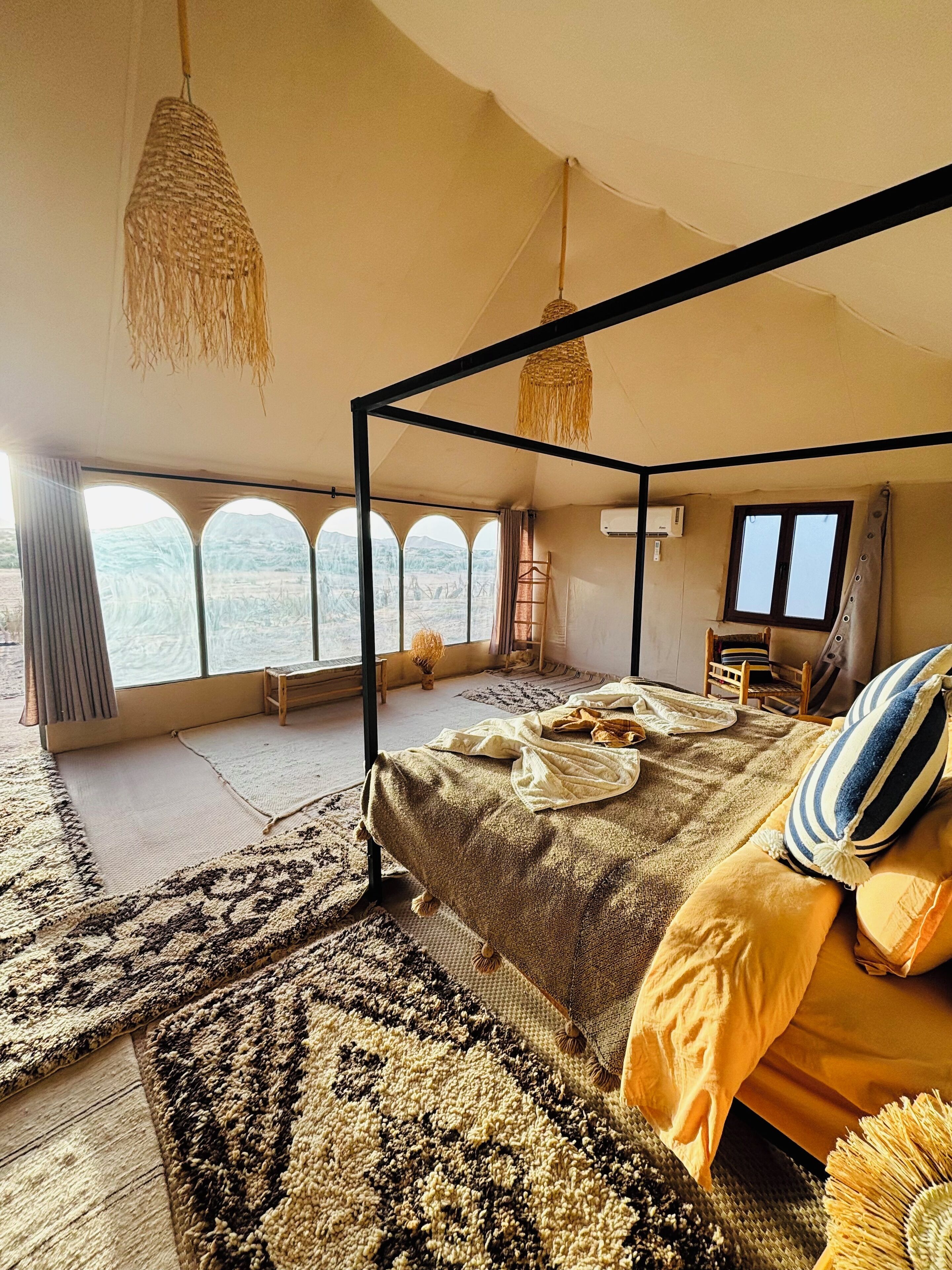 Royal Tent | Free WiFi, bed sheets