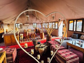 免费 WiFi、床单