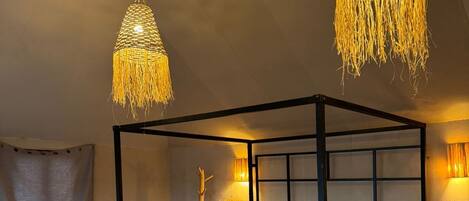 Royal Tent | Free WiFi, bed sheets