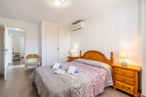 2 chambres, fer et planche à repasser, Wi-Fi gratuit, draps fournis