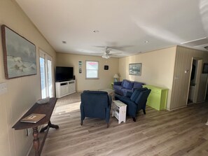 Smart TV y chimenea 