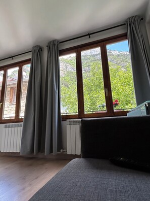 Family Apartment, Mountain View | Living area | 27-inch flat-screen TV with digital channels - Apartahotel Canfranc (Canfranc)