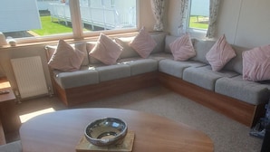Cabin | Interior - Charming 3-bed Lodge in Clacton-on-sea (Clacton-on-Sea)