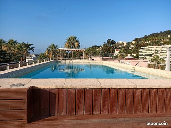 Pool - Appartement Golfe Juan Vue Mer Avec Piscine sur le Toit + Parking (Vallauris)