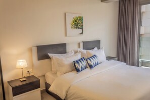 Luxury Apartment | Meja, ruang kerja komputer riba, Wi-fi percuma 
