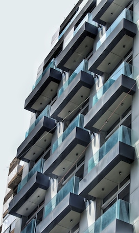 Fachada de la propiedad por la tarde o noche