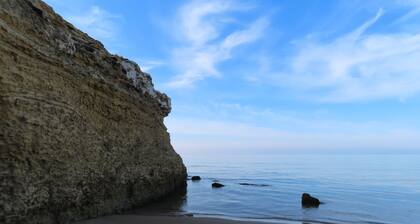 MARGUS, holliday home with terrace sea view and private parking