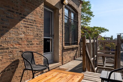 Flexhome Ukrainian Village • 2BR • Walkable + Private Balcony