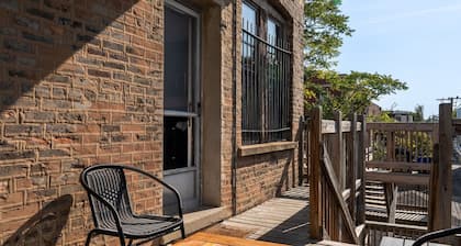 Flexhome Ukrainian Village âą 2BR âą Walkable + Private Balcony