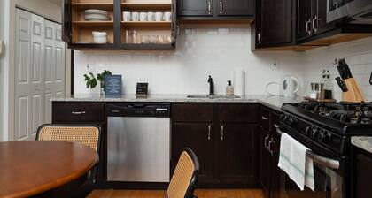 Flexhome Ukrainian Village 2BR D2