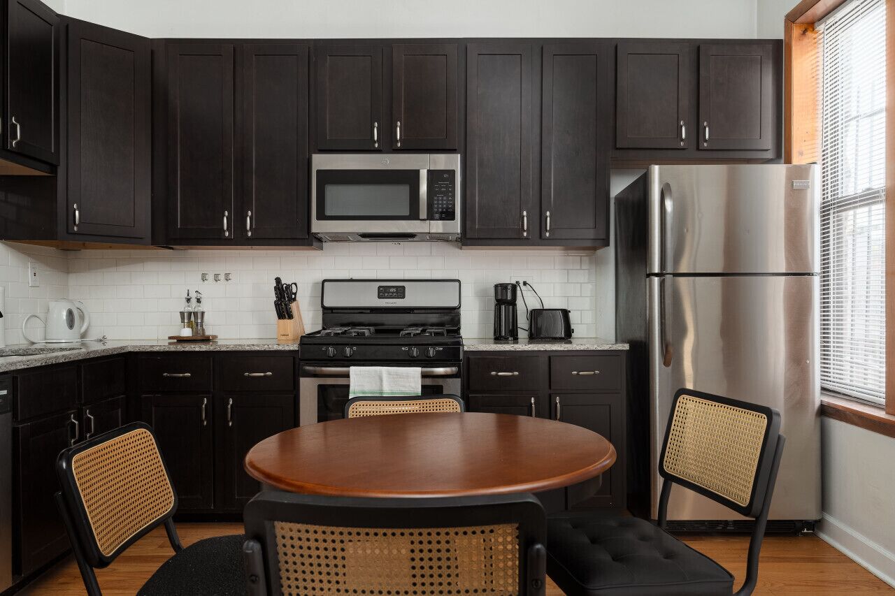 Refrigerador, microondas, horno y parrilla de estufa 