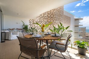 Outdoor dining - Apartment 'Wave' with Sea View, Wi-Fi and Air Conditioning (Fuengirola)