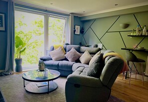 Apartment | Wohnbereich | Fernseher