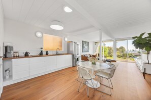 Refrigerador, microondas, parrilla de estufa y lavavajillas 