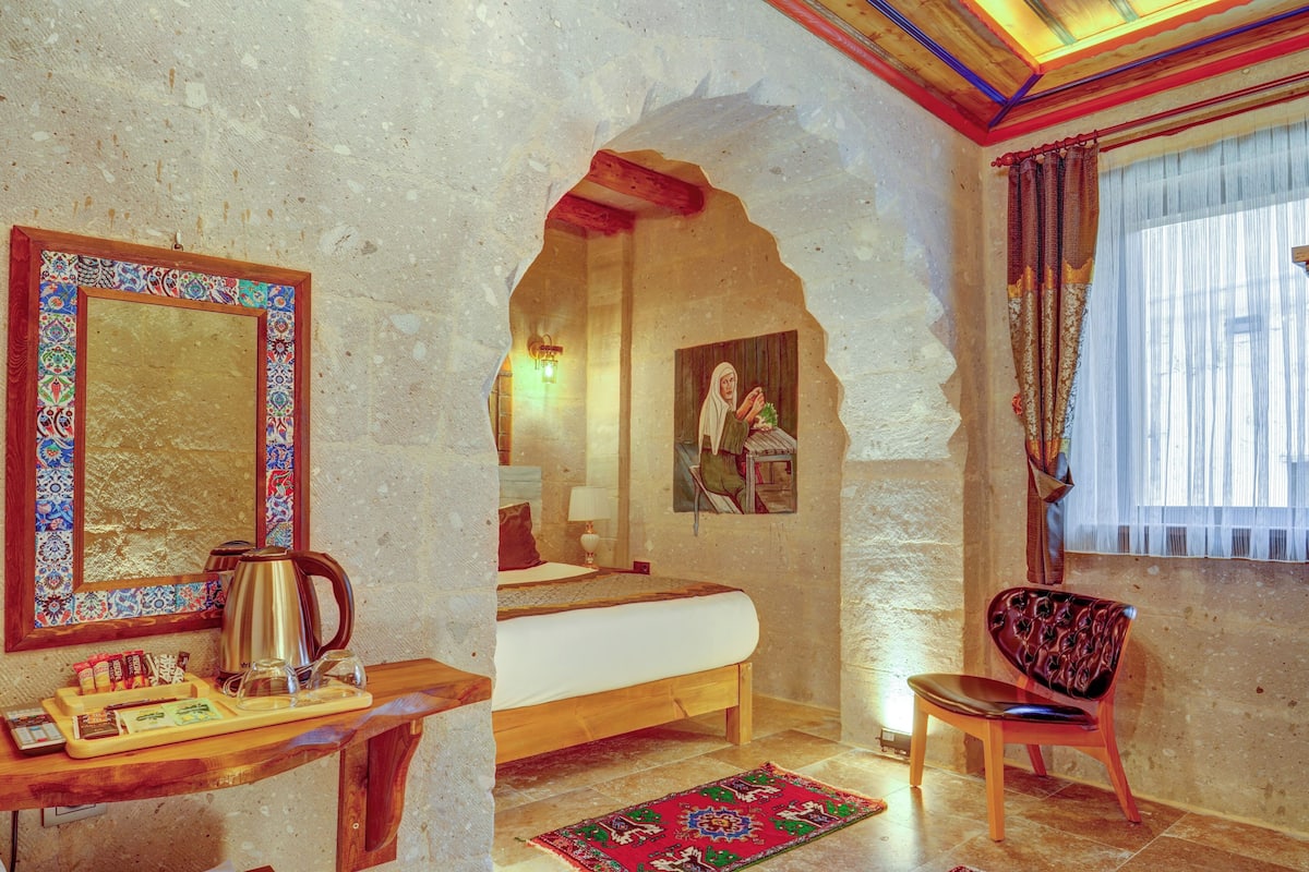 Ropa de cama de alta calidad, minibar, caja fuerte