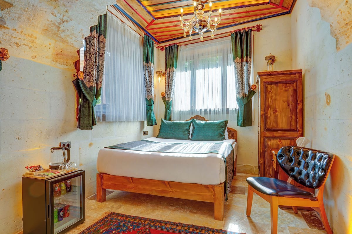 Ropa de cama de alta calidad, minibar, caja fuerte