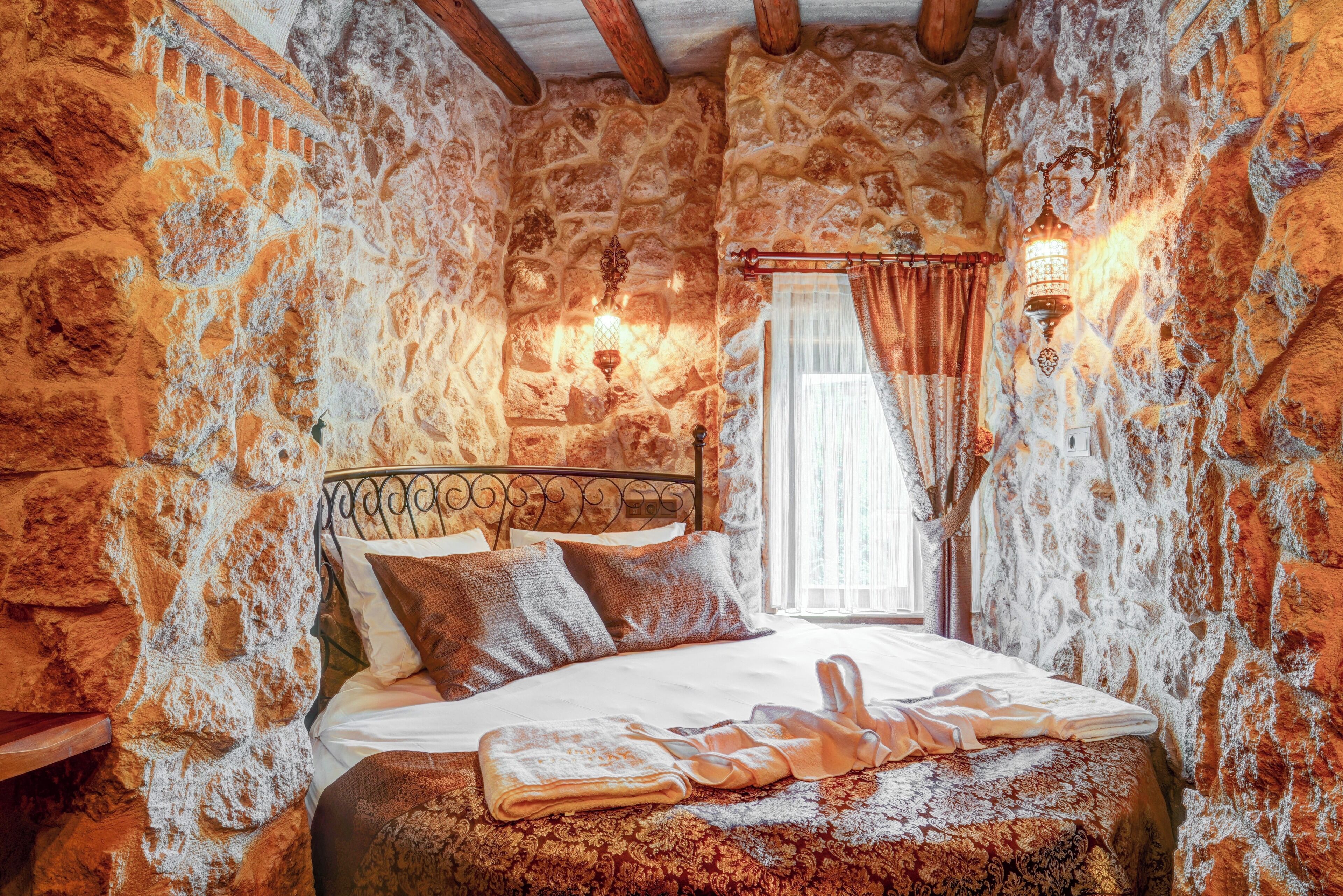 Ropa de cama de alta calidad, minibar, caja fuerte