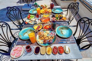 Free daily continental breakfast - Marbay Cave Cappadocia (Nevsehir)