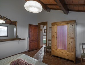 2 bedrooms, travel crib, free WiFi