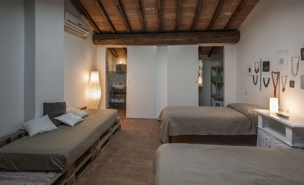 1 bedroom, travel crib, free WiFi