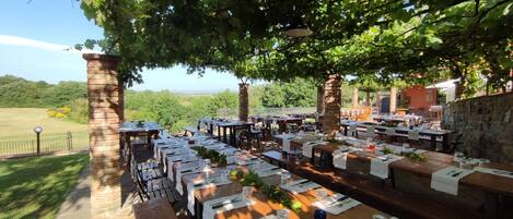 تناول الطعام بالخارج