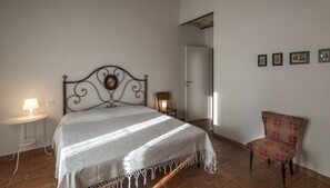 1 bedroom, travel cot, free WiFi