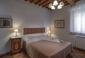 2 bedrooms, travel crib, free WiFi