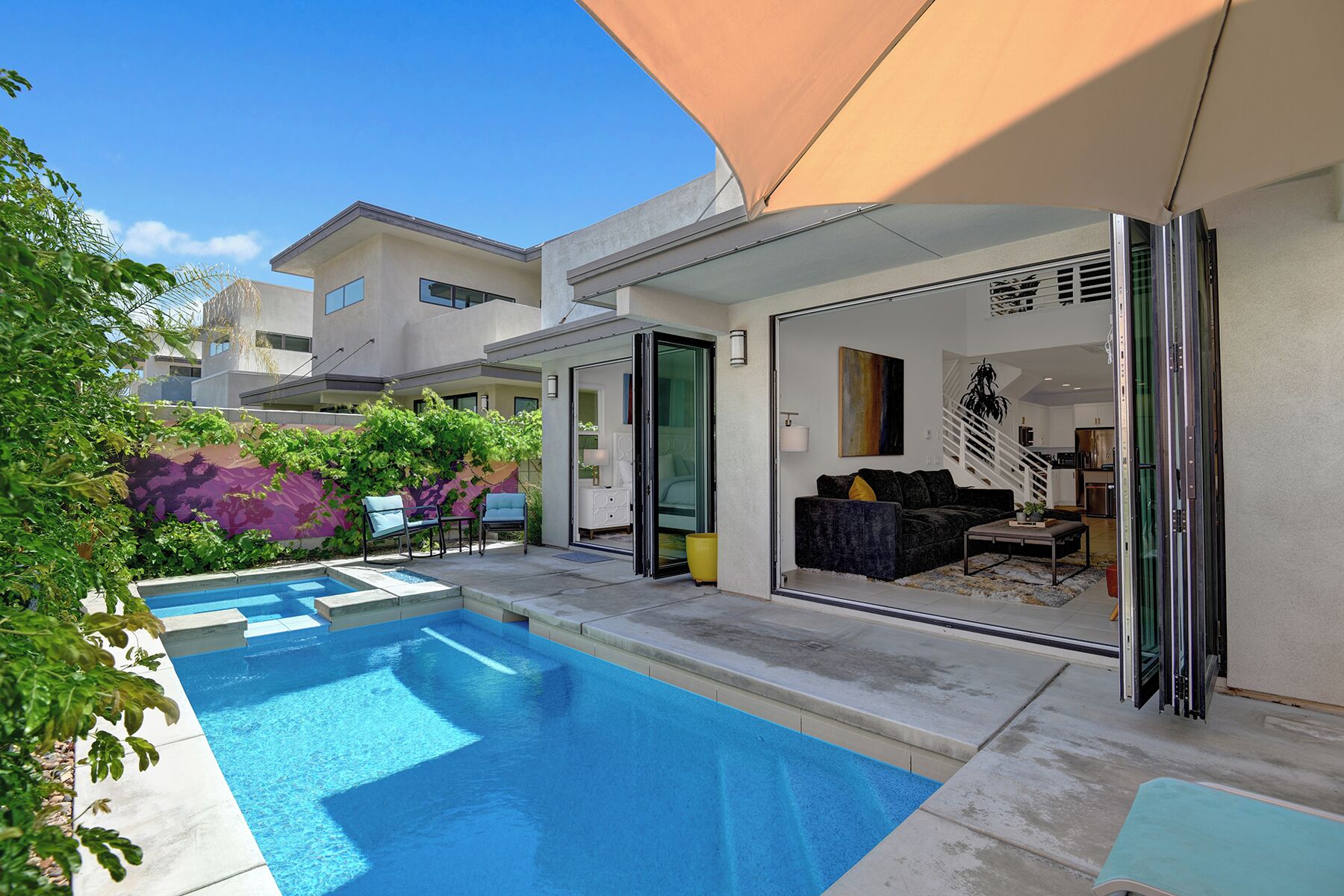 Upscale Pool Home. Centrally Located in Palm Springs with Mountain Views.