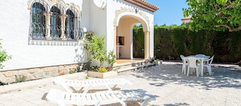 Holiday Home 'Casa Amalia' with Private Terrace, Private Garden and Air Conditioning