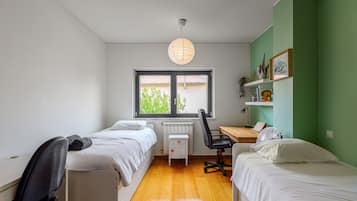 3 makuuhuonetta, silitysrauta/-lauta, ilmainen Wi-Fi, vuodevaatteet