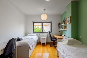 3 makuuhuonetta, silitysrauta/-lauta, ilmainen Wi-Fi, vuodevaatteet