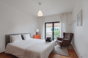 3 quartos, ferros/tábuas de passar roupa, Wi-Fi de cortesia