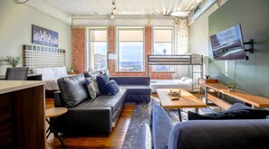 Fer et planche à repasser, lit parapluie, Wi-Fi gratuit, draps fournis