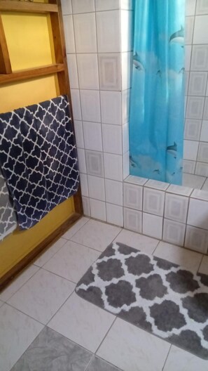 Shower, towels - Captivating 1-bed House in West End Negril (Negril)