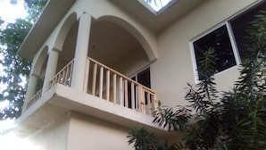 Exterior - Captivating 1-bed House in West End Negril (Negril)