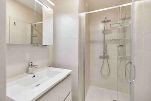 Shower, towels, toilet paper