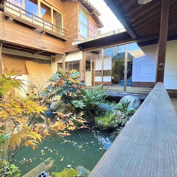 Exterior detail - This inn is a renovated old house. (中津川市)