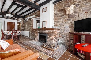 TV, caminetto, lettore DVD