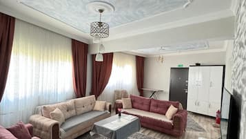 Standard House, 2 Bedrooms, Mountain View | Living area