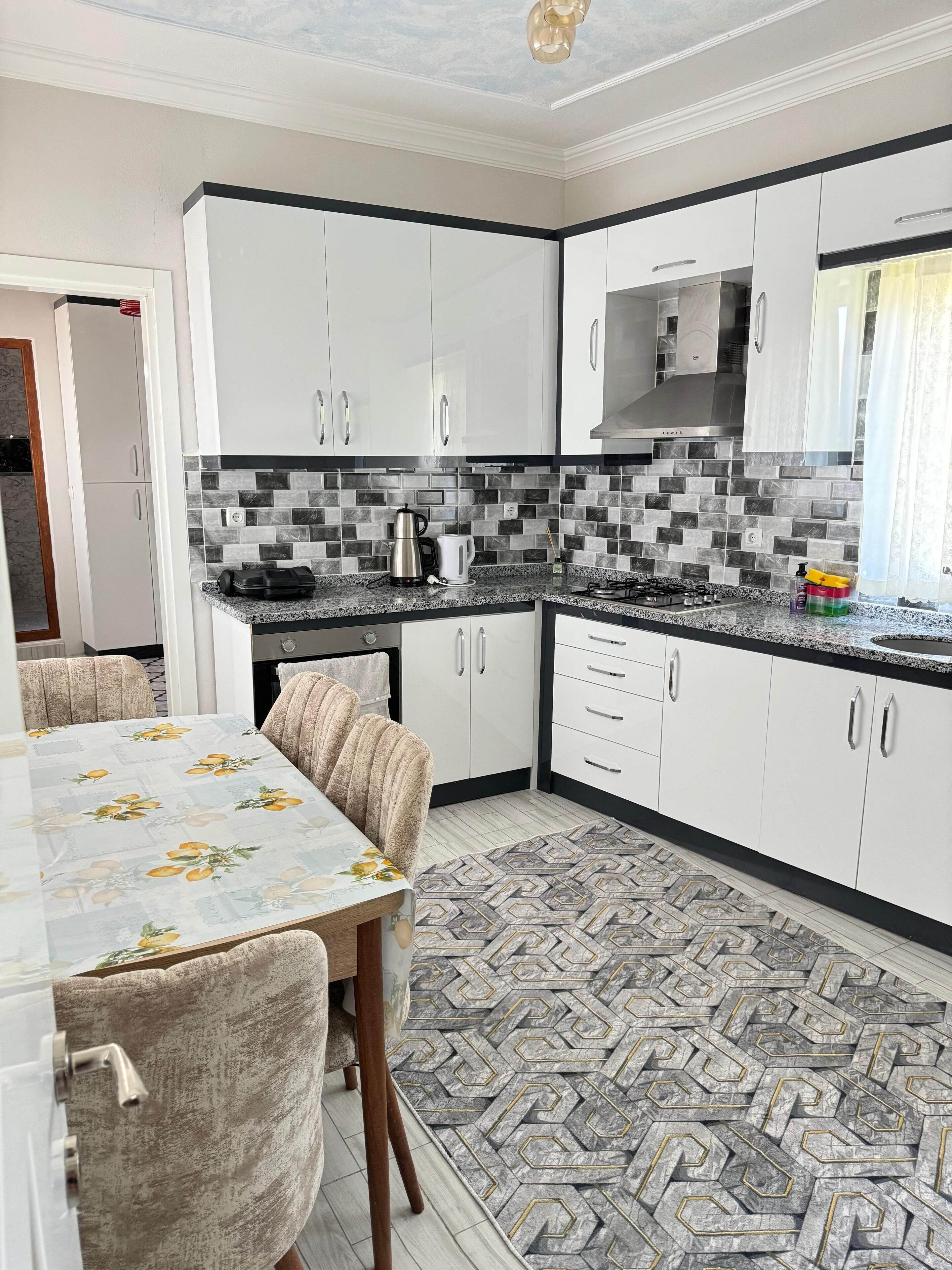 Standard House, 2 Bedrooms, Mountain View | Private kitchen