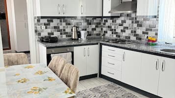 Standard House, 2 Bedrooms, Mountain View | Private kitchen