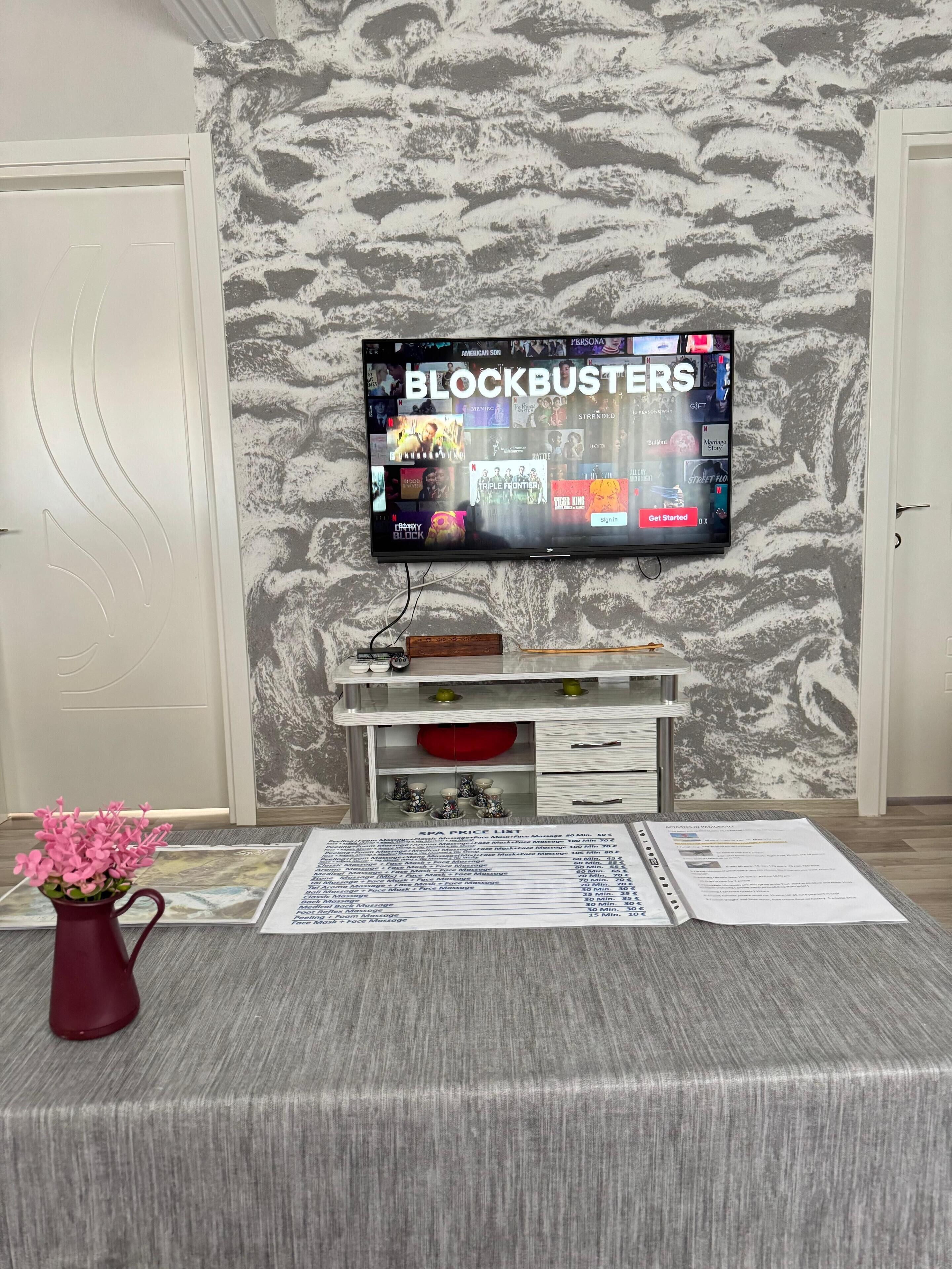 Standard House, 2 Bedrooms, Mountain View | Living area