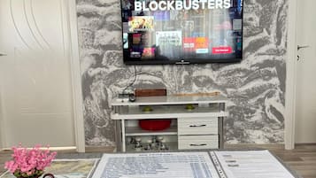 Standard House, 2 Bedrooms, Mountain View | Living area