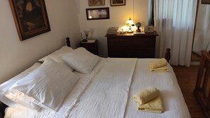 1 chambre, fer et planche à repasser, Wi-Fi, literie fournie